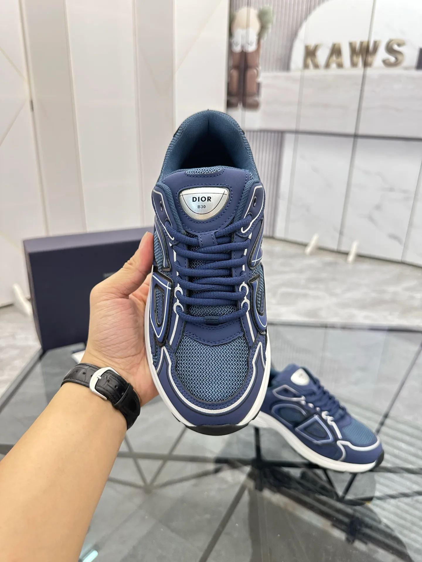 Men's shoes: 💰P400¥ Available in Guangzhou Product trademark: Dior* "Dior*" low-top casual shoes Regular size: 35-46 (can be customized to 47) Couple style Product materials: Upper imported cowhide stitched with original fabric, breathable lining, ultra-light foam original outsole. No.: 007